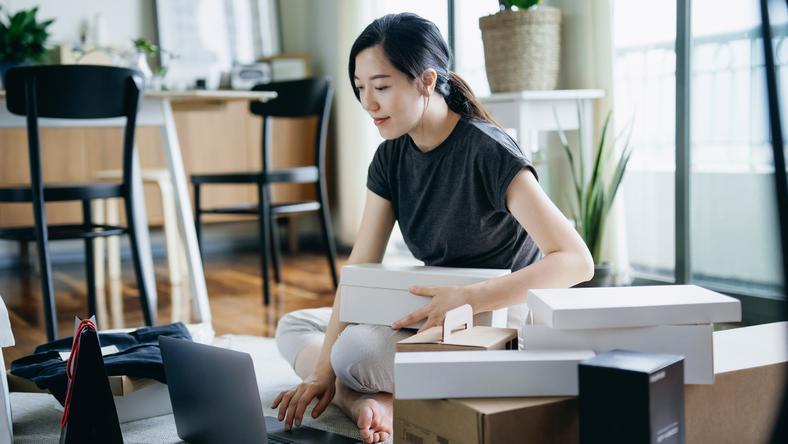 被“好物”背刺多了,年轻人开始做起“歹物分享”